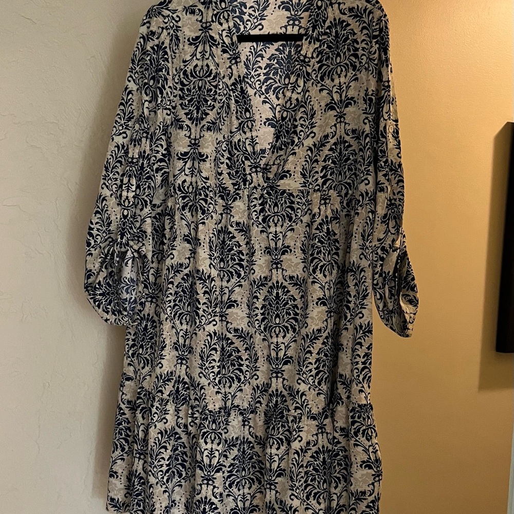 Elegant Black and Cream Patterned Dress